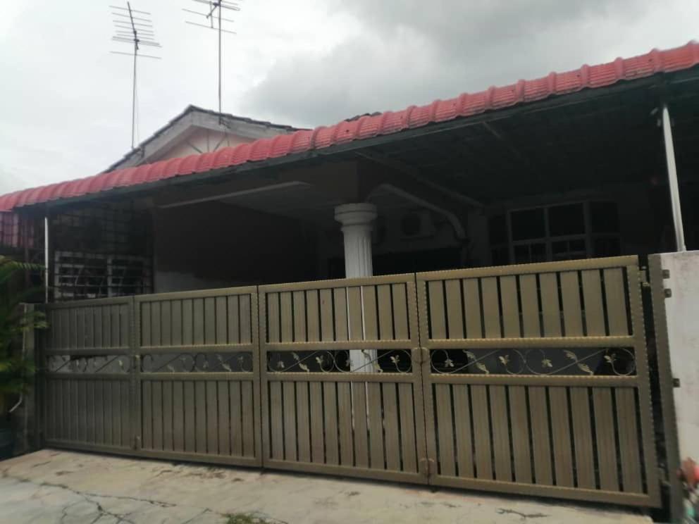 Homestaymuslim Di تيلوك إنتان المظهر الخارجي الصورة